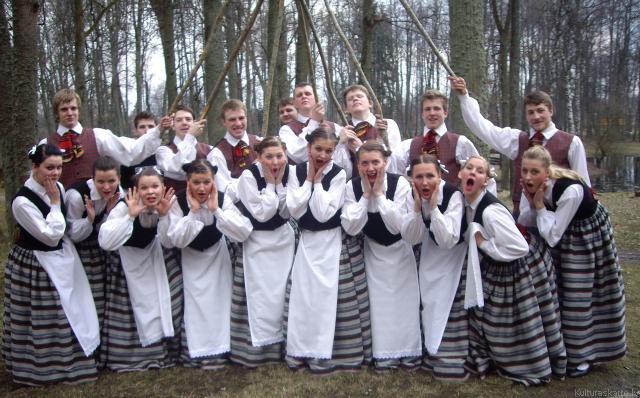 Jumpraviņa - jauniešu deju kolektīvu skatē Lielvārdē
